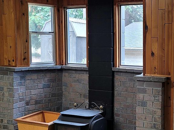 4th image of 3122 E Hickory St