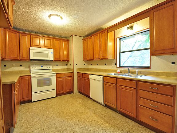 2nd image of 103 Sunrise Ln