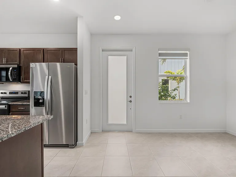 4440 Longwood Lake Sq — Photo 8