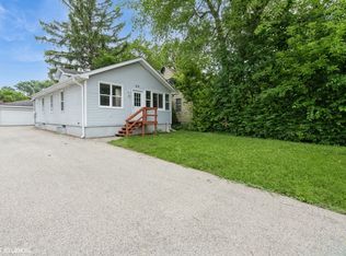 215 Glenwood Dr, Round Lake Beach, IL 60073