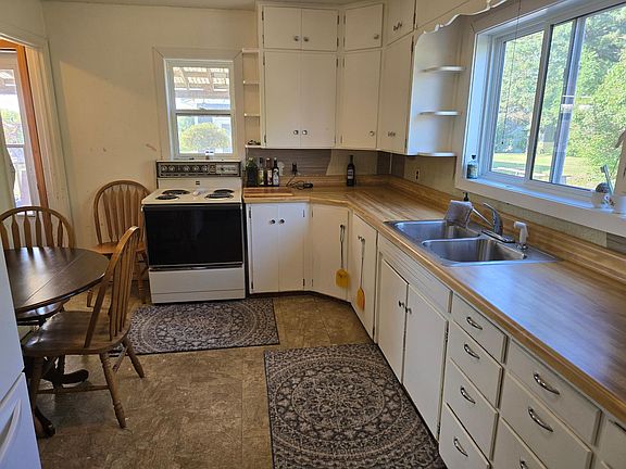 5th image of 305 E Hill Dr