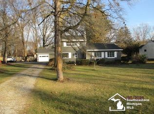 6790 Douglas Rd, Lambertville, MI 48144
