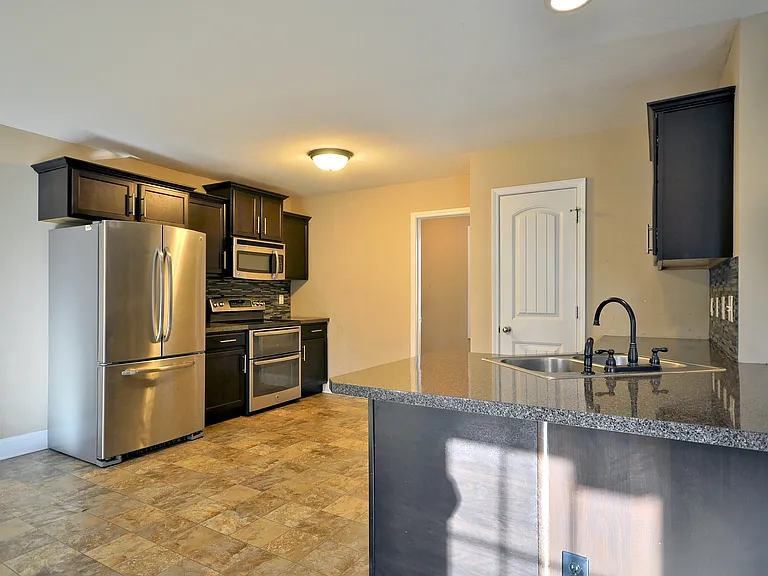 446 Cyprus Ct — Photo 11