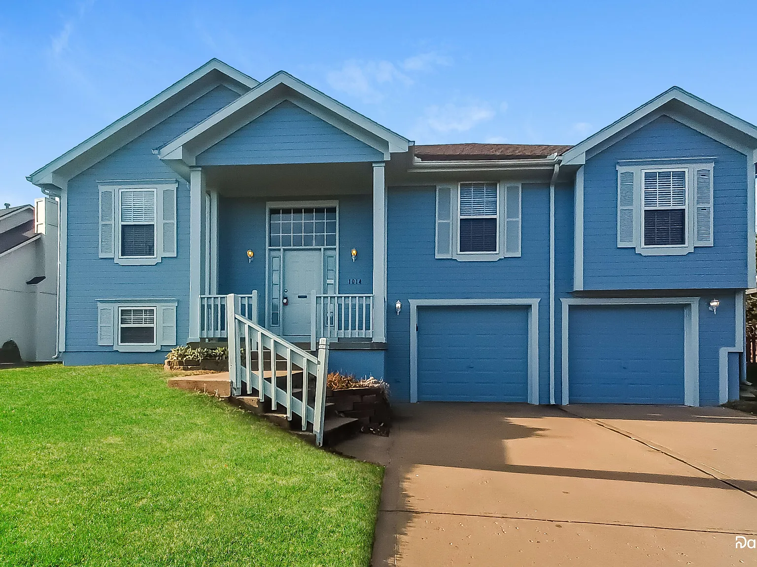 3 bed, 2.5 bath, 1855 sqft, $2,240 — Photo 2