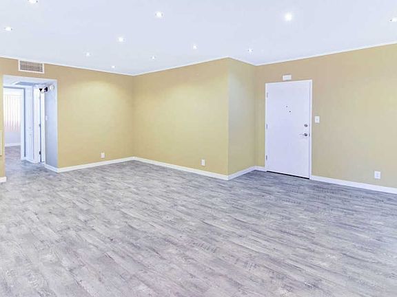 2nd image of 5403 Newcastle Ave APT 36
