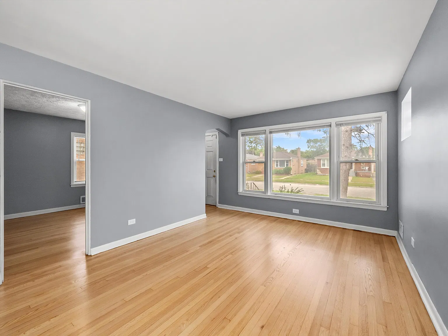 5 bed, $2,900 — Photo 4
