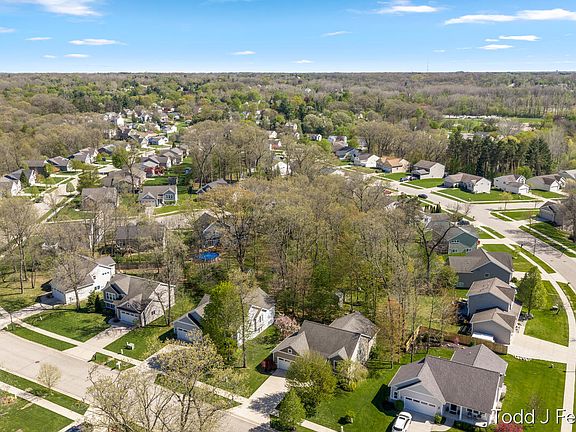 4th image of 2631 Stockwood Dr NE
