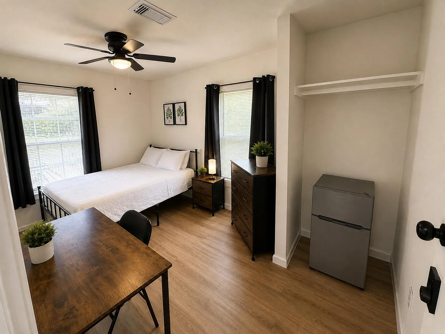 4 bed, 5.0 bath, 1800 sqft, $849 — Photo 1