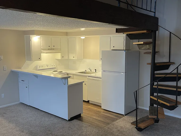 Chalet Villa Apartments — Photo 6