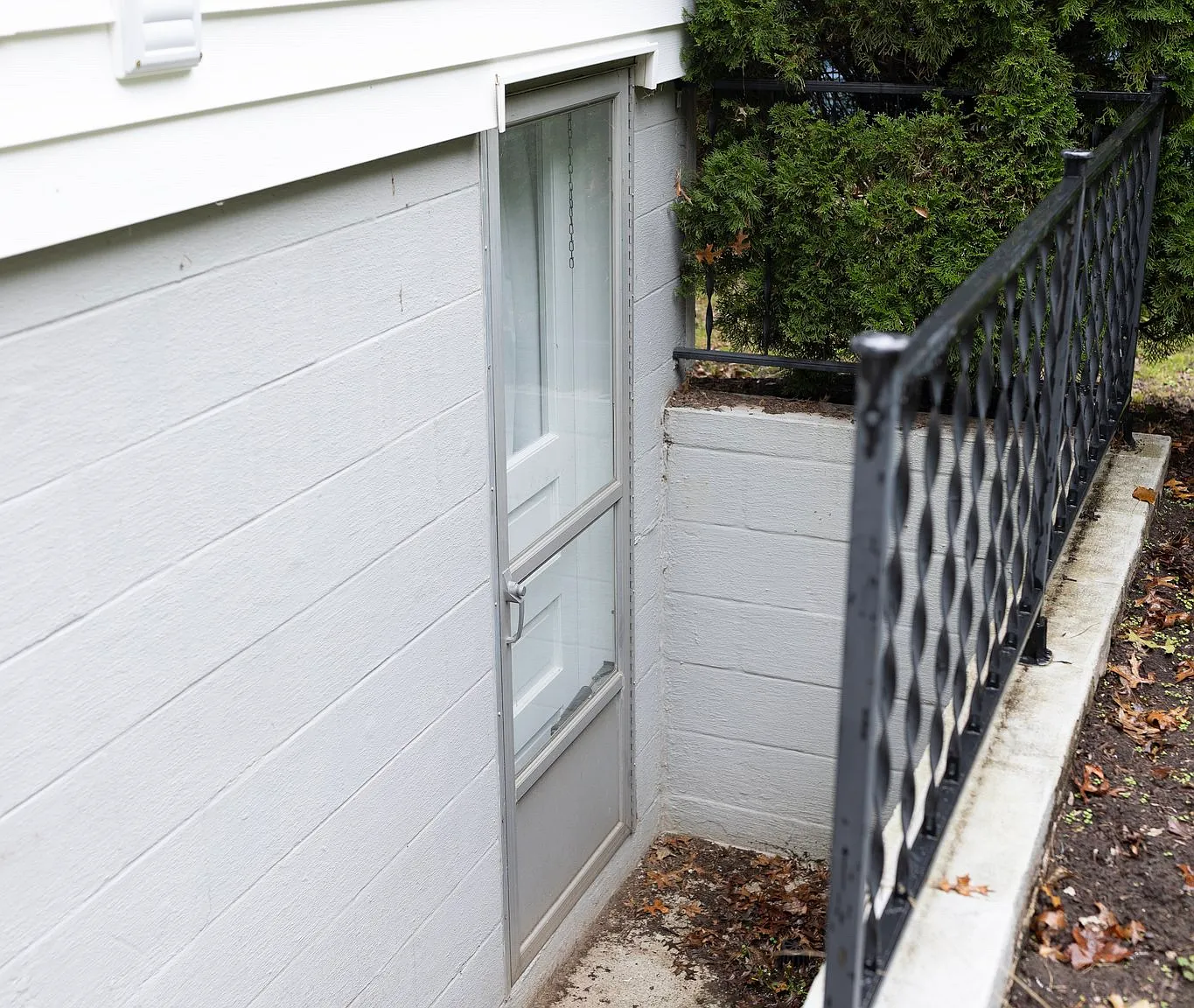 778 Crestline Ave — Photo 4
