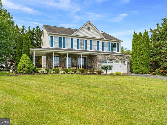 3rd image of 4706 Hardwood Ct