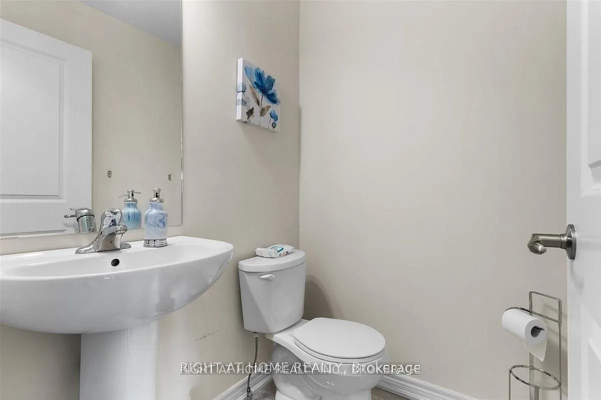 3 bed, $2,400 — Photo 4