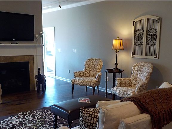 3rd image of 35 Spotts Cir
