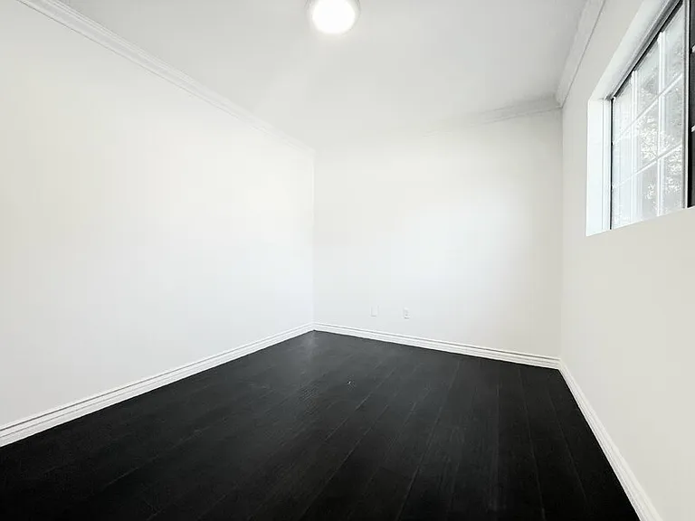 4810 Cahuenga Blvd — Photo 6