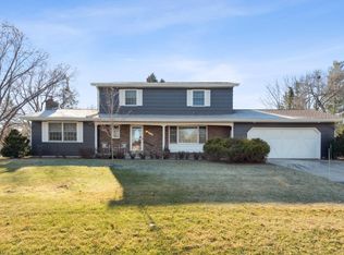 696 County Road B E, Maplewood, MN 55117