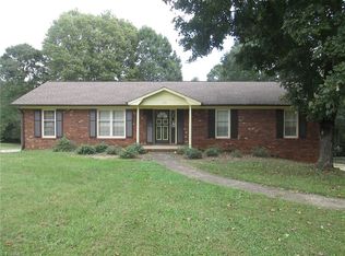 173 Barons Rd, Clemmons, NC 27012