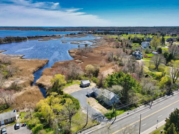 12-14 Fairhaven Rd, Mattapoisett, MA 02739