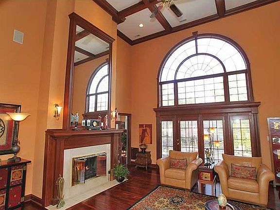 5th image of 8813 Worthington Ct