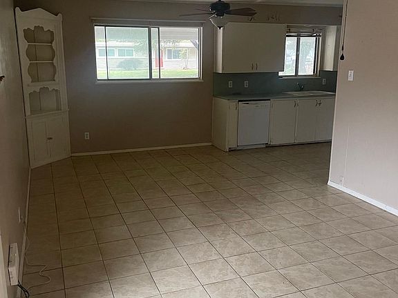 5th image of 228 N Oxford Dr