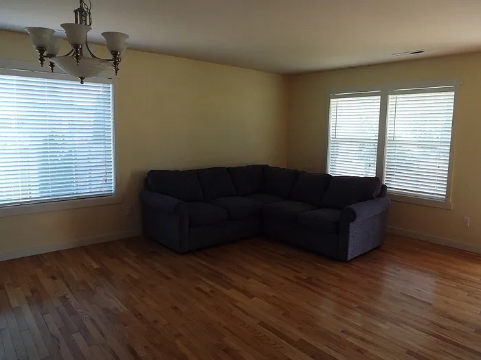 3 bed, 2.5 bath, 2468 sqft, $3,200 — Photo 4