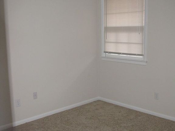5th image of 840 Little Bay Ave APT 1