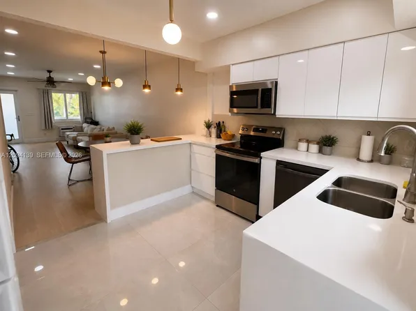 600 Layne Blvd APT 226, Hallandale, FL 33009