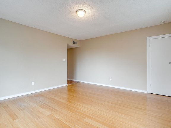 3rd image of 1216 Park Place Ave APT 3