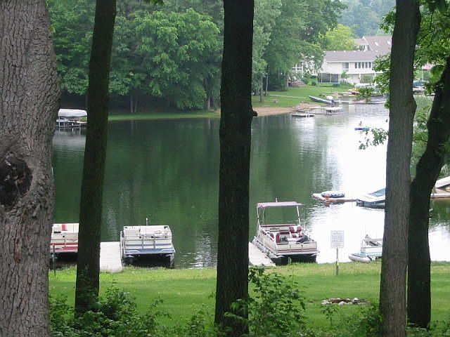 Lovely 2 bedroom lakefront condo with private beach and docks!