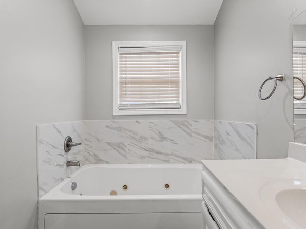 lexington-kentucky-446956486 picture