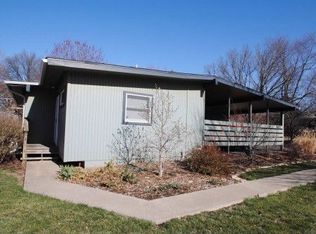8422 Shawnee Ln, Overland Park, KS 66212