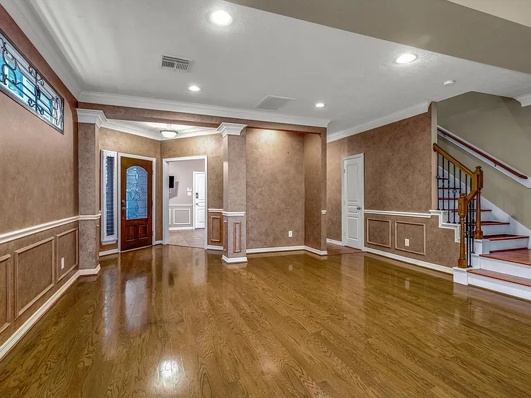 1524 Birdsall St — Photo 8
