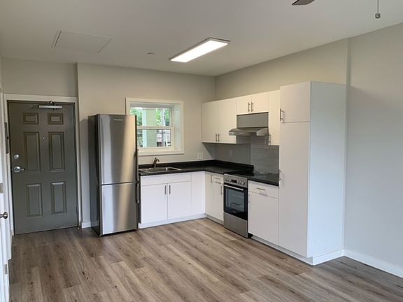 3rd image of 211 Kellog St #202