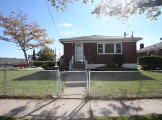 81 Park Hill Cir, Staten Island, NY 10304