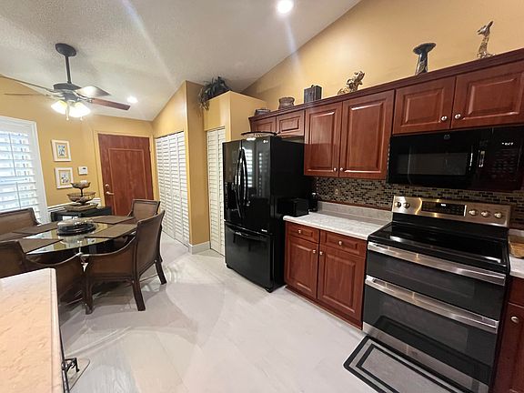 3rd image of 6108 Petunia Rd