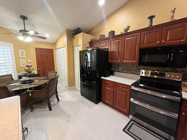 6108 Petunia Rd — Photo 3