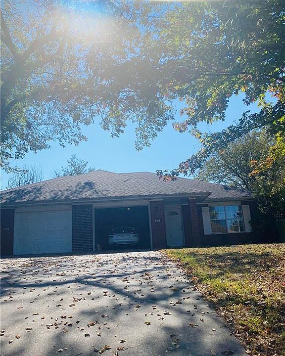 2nd image of 804-806 E Eastview Dr