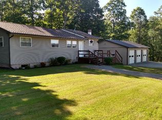 109 Lester Rd, Equinunk, PA 18417