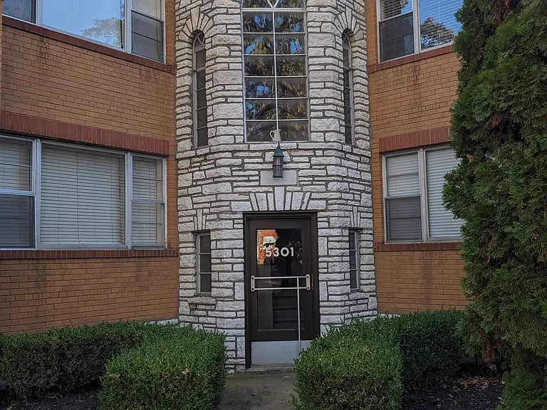 5301 Jamieson Ave #C — Photo 1