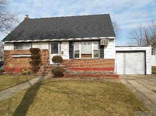 91 Oneil St, Oceanside, NY 11572