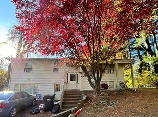 599 S East St, Amherst, MA 01002