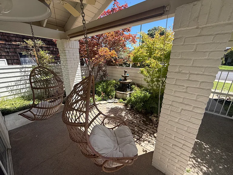 1721 Lakeshore Dr — Photo 4