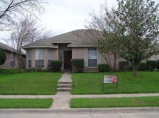 908 Applewood Dr, Cedar Hill, TX 75104