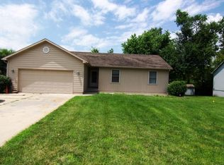 15544 Crestwood Dr, Basehor, KS 66007