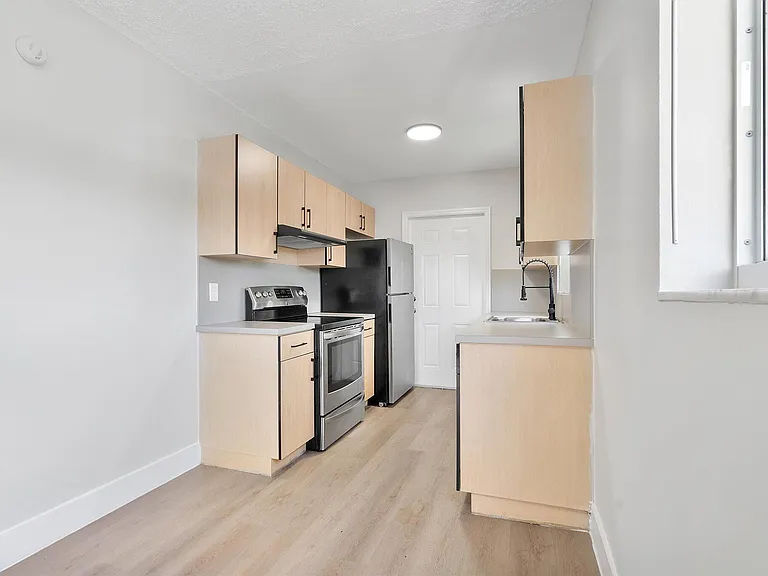 720 NE 7th St #9 — Photo 17