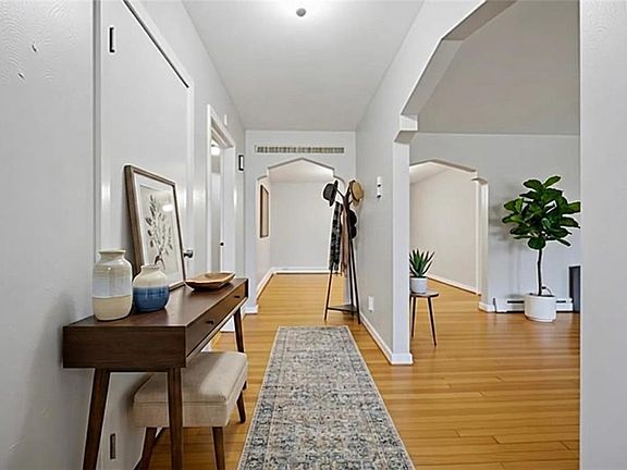 3rd image of 1331 Augusta Ave