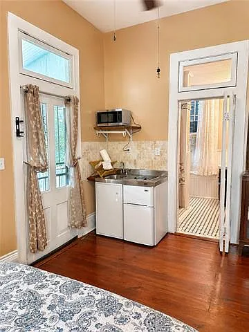 1 bed, 1.0 bath, 215 sqft, $850 — Photo 3