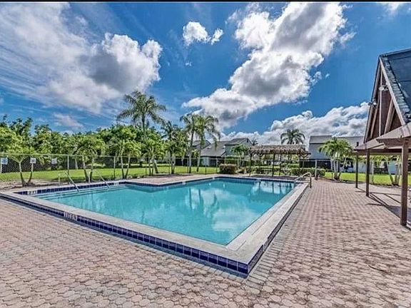 5th image of 12966 Meadowood Ct