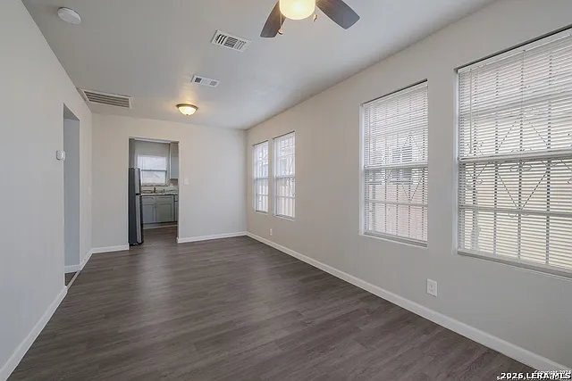 2 bed, 1.0 bath, 621 sqft, $1,200 — Photo 4