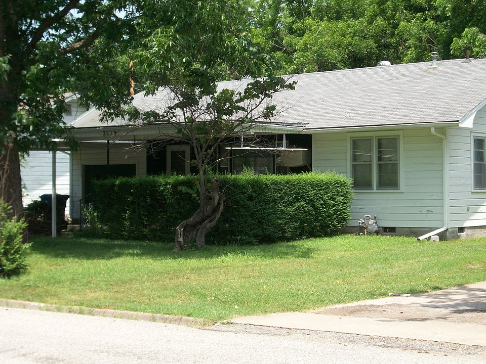 2nd image of 2224 C St NE