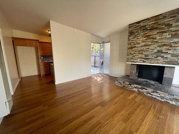 4th image of 310 Avenida Santa Barbara #C